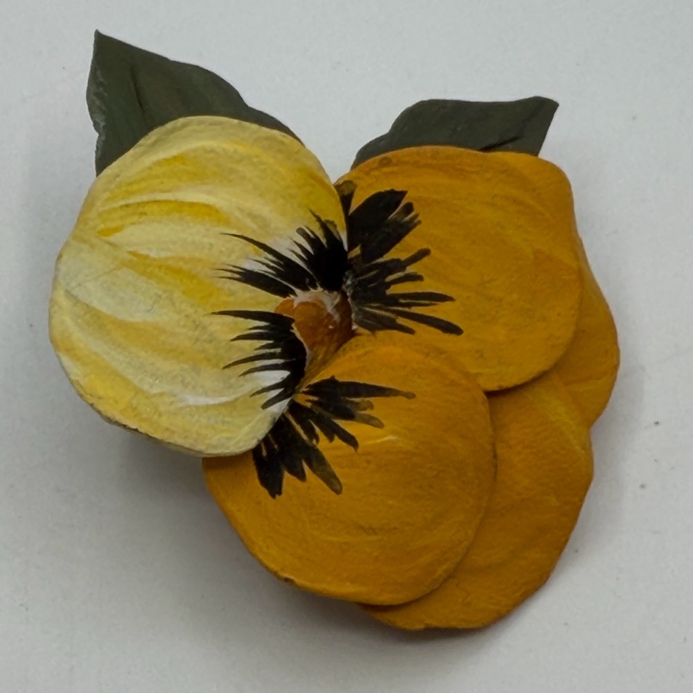 NWOT Elegant a hand-crafted pansy leather brooch pin. Signed by artist. VTG
